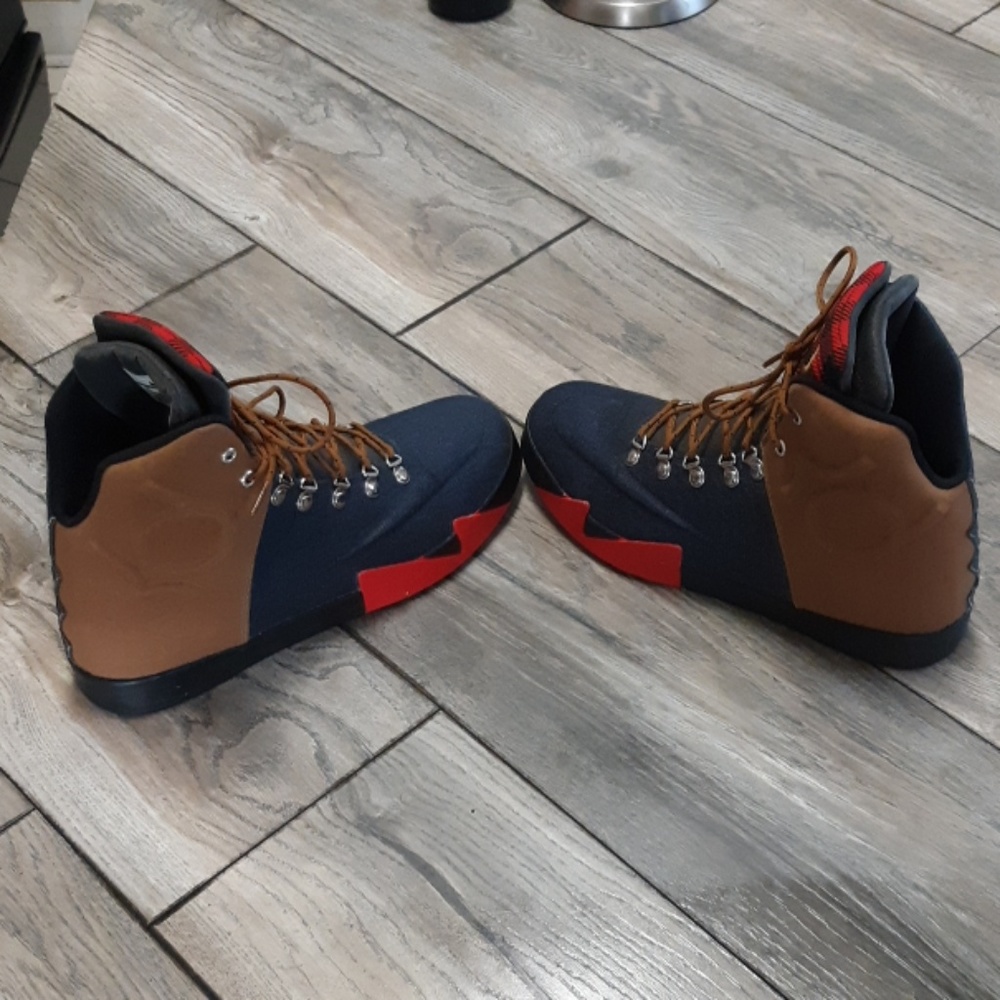 Shoes - Picture 6 of 7